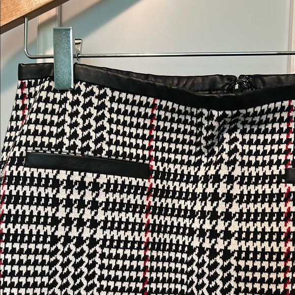 Talbots Black, White, and Red Houndstooth Pencil Skirt - Picture 2 of 6